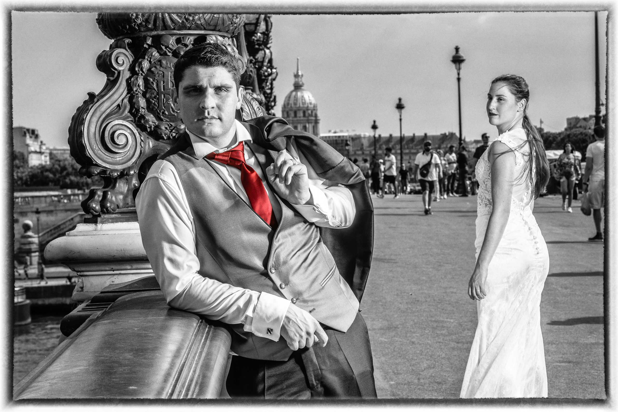 photos-portraits-de-couple-de-mariés-original-trass-the-dress-séance-photos-après-le-mariage-gorge-du-tarn-Aveyron-Lozère-photographe-de-mariages-Paris-tour-Eiffel-Champs-Elysée-www.photographebezombes.fr